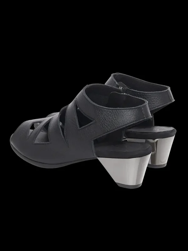 womens_iziako_sandals_sho_2-1.webp Arche Women's Iziako Sandals Shoes - 3 Available Colors From 35 To 42 -
